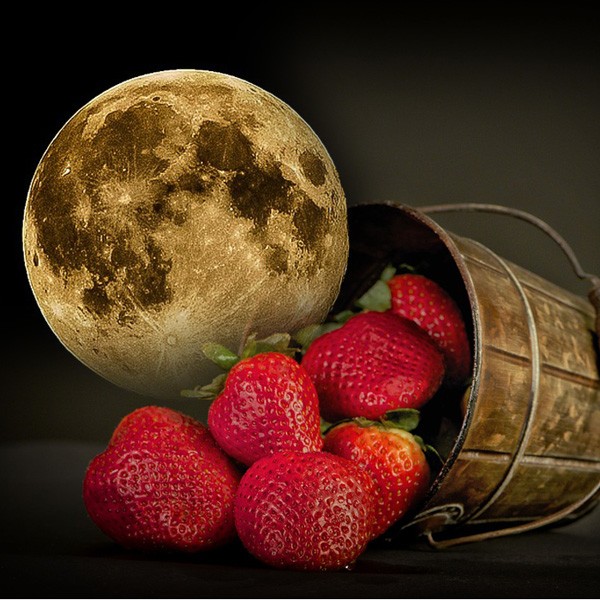 Native American moon signs for June - Strawberry moon meaning