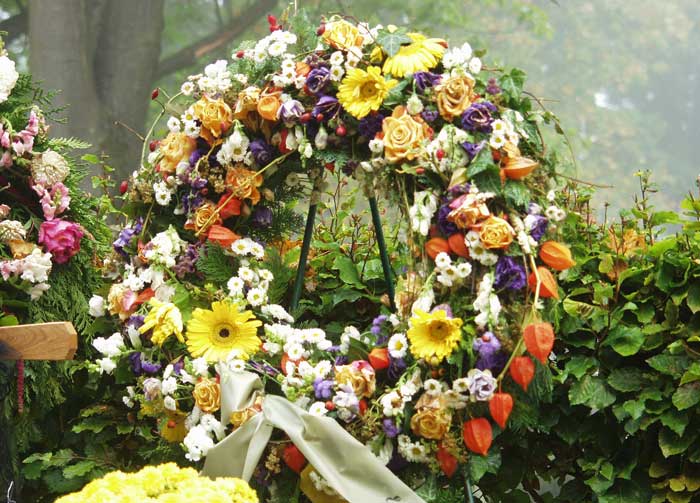 memorial wreath meaning