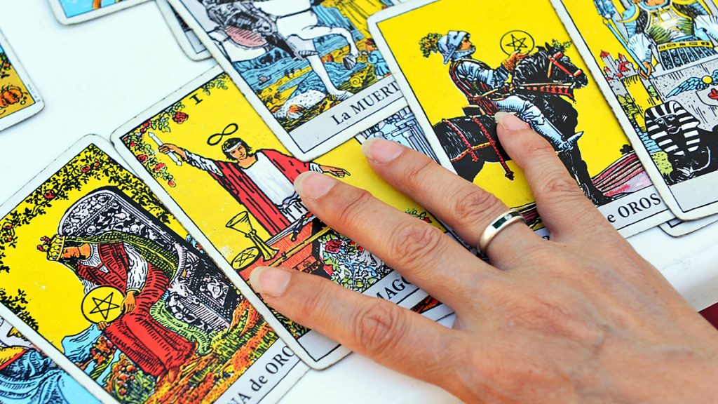 Tips for Interpreting Tarot Symbolism