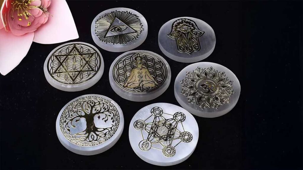 Different crystal tools used to gain the spiritual benefits of selenite